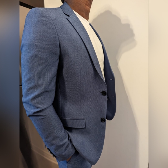 Two-piece suits - Picture 7 of 8